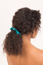 Carregar imagem no visualizador da galeria, Model Front: Rio De Sol Chouchou Rain Scrunchie