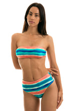 Carregar imagem no visualizador da galeria, Model Front: Rio De Sol Bas Bottom Upbeat Reto Hotpant