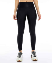 Carregar imagem no visualizador da galeria, Image 02: Alto Giro Fitness Bas Legging Couro Com Recorte Rebatidos Preto