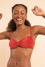 Carregar imagem no visualizador da galeria, Image 08: Rio De Sol Ensemble Set Malibu-Chili Bandeau-Duo Essential