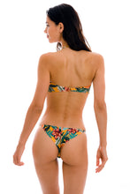 Carregar imagem no visualizador da galeria, Model Back: Rio De Sol Ensemble Set Lis Bandeau-Pli Cheeky-Fixa
