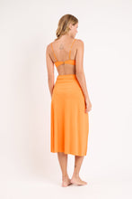 Carregar imagem no visualizador da galeria, Model Back: Rio De Sol Jupe De Page Bio-Laranjada Long Skirt Knot