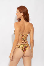 Carregar imagem no visualizador da galeria, Model Back: Rio De Sol Haut Top Yellow-Feline Mavi