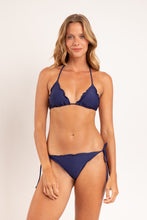 Carregar imagem no visualizador da galeria, Model Front: Rio De Sol Haut Top Touch-Marinho Frufru