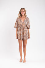 Carregar imagem no visualizador da galeria, Model Front: Rio De Sol Mini Dress Leopard Mini Dress