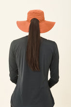 Carregar imagem no visualizador da galeria, Model Back: Uv Line Chapeau Souple/Capeline San Diego Preto Caramelo Upf50+
