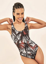 Carregar imagem no visualizador da galeria, Model Front: Uv Line Une Pièce Swimsuit Coqueiros Bege Upf50+