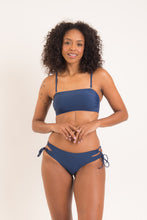 Carregar imagem no visualizador da galeria, Model Front: Rio De Sol Bas Bottom Navy Madrid