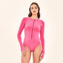 Carregar imagem no visualizador da galeria, Model Front: Uv Line Une Pièce Swimsuit Macae Bubble Gum Upf50+