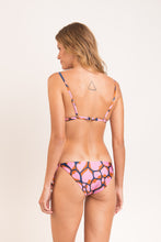Carregar imagem no visualizador da galeria, Model Back: Rio De Sol Haut Top Amore-Pink Tri-Fixo
