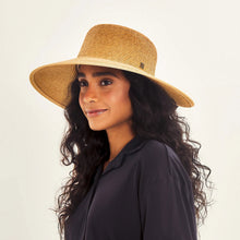 Carregar imagem no visualizador da galeria, Image 02: Uv Line Chapeau Souple/Capeline Hat Santorini Imp Fem Wheat Upf50+