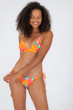 Carregar imagem no visualizador da galeria, Model Front: Rio De Sol Bas Bottom Orange-Bloom Ibiza
