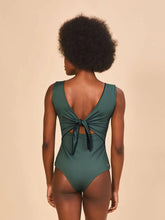 Carregar imagem no visualizador da galeria, Model Back: Uv Line Une Pièce Mirela Green Cactus Black Upf50+