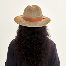Carregar imagem no visualizador da galeria, Model Back: Uv Line Chapeau Fedora Hat Giovana Imp Fem Mescla Upf50+