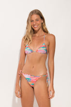 Carregar imagem no visualizador da galeria, Model Front: Rio De Sol Haut Top River Frufru