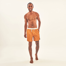 Carregar imagem no visualizador da galeria, Model Front: Uv Line Bermuda / Short Pour Homme Shorts Boxer Ocre Upf50+