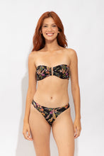 Carregar imagem no visualizador da galeria, Model Front: Rio De Sol Haut Top Flora Sara