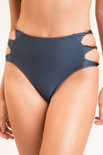 Carregar imagem no visualizador da galeria, Image 13: Rio De Sol Bas Bottom Nocciola High-Waist-Spin