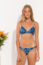 Carregar imagem no visualizador da galeria, Model Front: Rio De Sol Bas Bottom Reef Essential