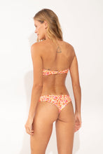 Carregar imagem no visualizador da galeria, Model Back: Rio De Sol Haut Top Ditsy-Butter Sara