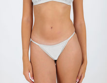 Carregar imagem no visualizador da galeria, Gallery: Rio De Sol Bas Bottom Shimmer-White California