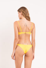Carregar imagem no visualizador da galeria, Model Back: Rio De Sol Haut Top Amarelo Bandeau-Crispy