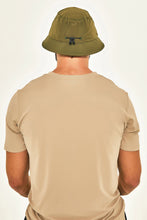Carregar imagem no visualizador da galeria, Model Back: Uv Line Bob Hat Toronto Colors Masc Military Green Upf50+