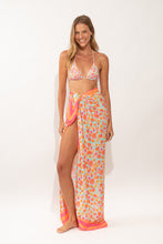 Carregar imagem no visualizador da galeria, Model Back: Rio De Sol Pareo Ditsy-Sky Canga