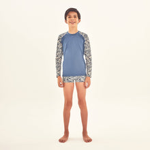 Carregar imagem no visualizador da galeria, Model Front: Uv Line T-Shirt Rash Guard Kids Costela Aco Off White Upf50+