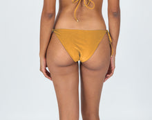 Carregar imagem no visualizador da galeria, Model Back: Rio De Sol Bas Bottom Damasco Ibiza-Comfy