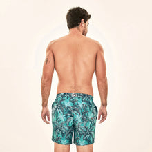 Carregar imagem no visualizador da galeria, Model Back: Uv Line Short De Bain Short Acqua Coqueiros Turquesa Upf50+