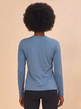 Carregar imagem no visualizador da galeria, Model Back: Uv Line T-Shirt Longsleeve Uvpro Indigo Upf50+