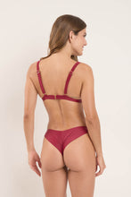 Carregar imagem no visualizador da galeria, Model Back: Rio De Sol Haut Top Touch-Carmim Alba