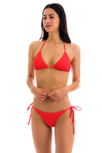 Carregar imagem no visualizador da galeria, Model Front: Rio De Sol Haut Top Cotele-Tomate Tri-Inv
