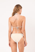 Carregar imagem no visualizador da galeria, Model Back: Rio De Sol Bas Bottom Touch-Natural Essential-Comfy