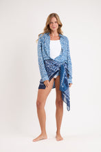 Carregar imagem no visualizador da galeria, Model Front: Rio De Sol Pareo Chuva Canga