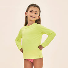 Carregar imagem no visualizador da galeria, Model Front: Uv Line T-Shirt Acqua Qr Code Amarelo Fluor Upf50+