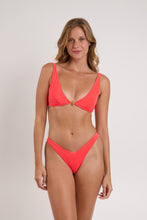 Carregar imagem no visualizador da galeria, Model Front: Rio De Sol Haut Top Malibu-Folia Agnes