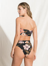 Carregar imagem no visualizador da galeria, Model Back: Maaji Haut Top Irene Suzy Q Aloha