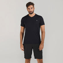Carregar imagem no visualizador da galeria, Model Front: Uv Line Fitness Haut Sport Fit Mas Preto Upf50+