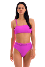 Carregar imagem no visualizador da galeria, Model Front: Rio De Sol Bas Bottom St-Tpz-Pink Hotpant-High