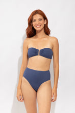 Carregar imagem no visualizador da galeria, Model Front: Rio De Sol Bas Bottom Carmel-Blue Hotpants
