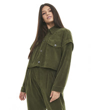 Carregar imagem no visualizador da galeria, Model Front: Alto Giro Fitness Haut Jaqueta Cropped Colete Stretch Verde Kalamata