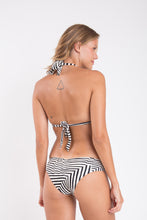 Carregar imagem no visualizador da galeria, Model Back: Rio De Sol Haut Top Collage Mel
