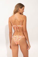Carregar imagem no visualizador da galeria, Model Back: Rio De Sol Haut Top Ditsy-Butter Juliette