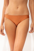 Carregar imagem no visualizador da galeria, Gallery: Rio De Sol Bas Bottom Shimmer-Nocciola Essential-Comfy