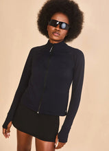 Carregar imagem no visualizador da galeria, Image 03: Uv Line T-Shirt Jacket Fem New Fit Black Upf50+