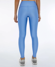 Carregar imagem no visualizador da galeria, Model Back: Alto Giro Fitness Bas Legging Atlanta Termo Azul Soft