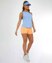 Carregar imagem no visualizador da galeria, Model Front: Alto Giro Fitness Haut Regata Skin Fit Costas C/ Recorte Tule Azul Soft