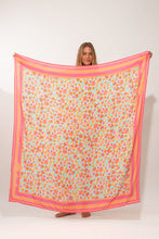 Carregar imagem no visualizador da galeria, Model Front: Rio De Sol Pareo Ditsy-Sky Canga